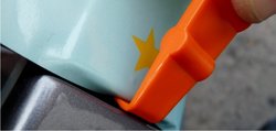 малък ракел за монтаж на фолио на труднодостъпни места